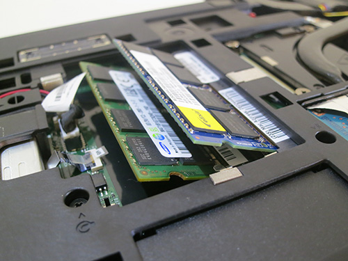 ThinkPad T440pには２つのメモリスロット