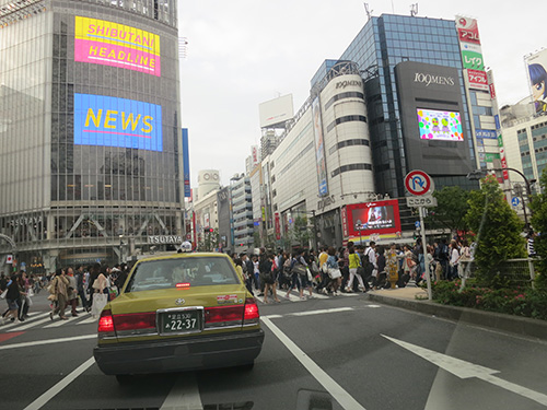 渋谷のスクランブル交差点もこの日はガラガラ