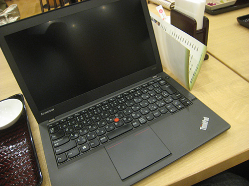ThinkPad X240s を穴場カフェで開いてみた