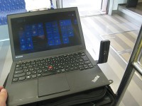 ゆいレールの車内でX240sでOCNモバイルワン