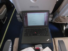 ノートパソコン（ThinkPad X240s） を飛行機内に持ち込んで作業してみた