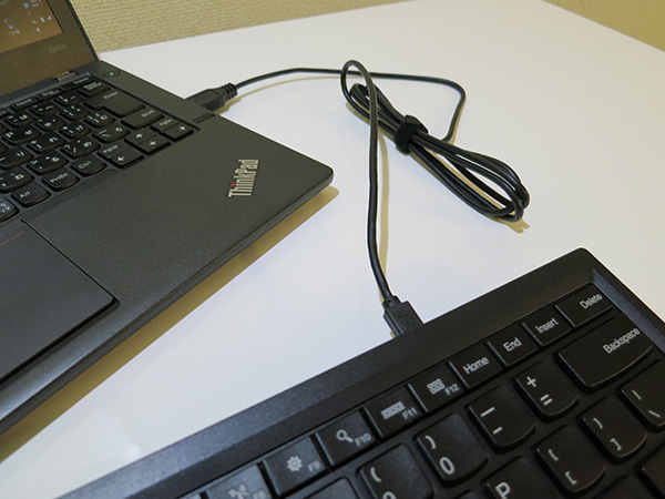 ThinkPad Bluetooth ワイヤレス・トラックポイント・キーボード　USBケーブルで充電する
