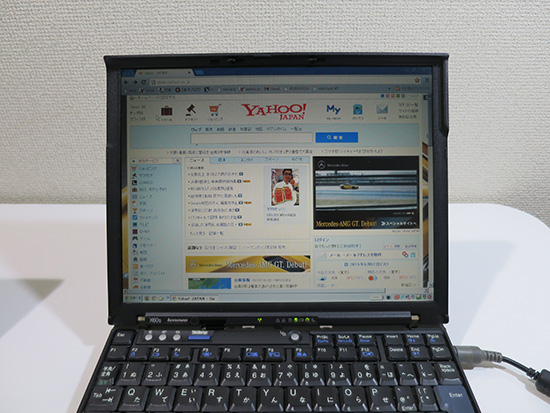 ThinkPad X60sの液晶画面。さすがに暗く、発色も悪い