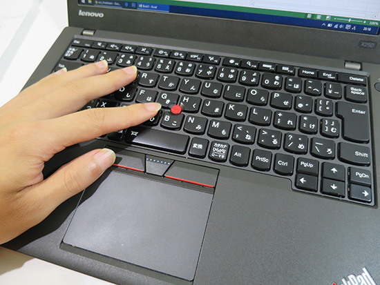 ThinkPad X250 トラックポイントと打ちやすいキーボードは最強