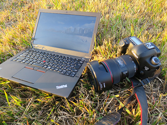 ThinkPad X250とEOS 5D MarkIII と芝生で戯れる