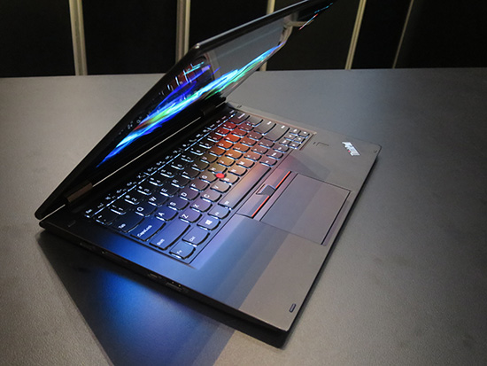 ThinkPad X1 Yoga 有機ELディスプレイ搭載モデル