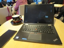 広尾のマダムに囲まれながら一人ThinkPad Yoga 260で仕事中