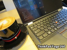 Yoga 260を開いてThinkPadカラーのマグカップでカプチーノをすすりながら一仕事