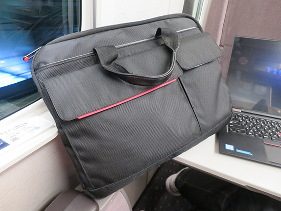 ThinkPad X1 Yoga Carbonのバッグ そのまま入れるならこれで決まり