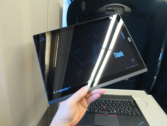 ThinkPad X1 Tablet 液晶面はピカピカでキレイ