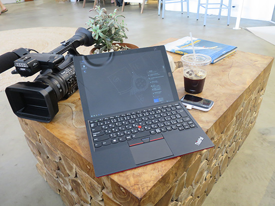 ThinkPad X1 Tabletと スマホ２台同時にWIFIルーターにつなげてます