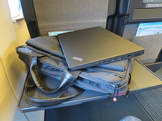 ThinkPad T460s PCバッグはスリムでスタイリッシュ ２種類を使い分ける
