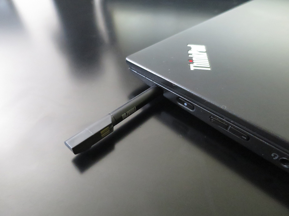 ThinkPad X1 Yoga ペンは内蔵で自動的に充電される