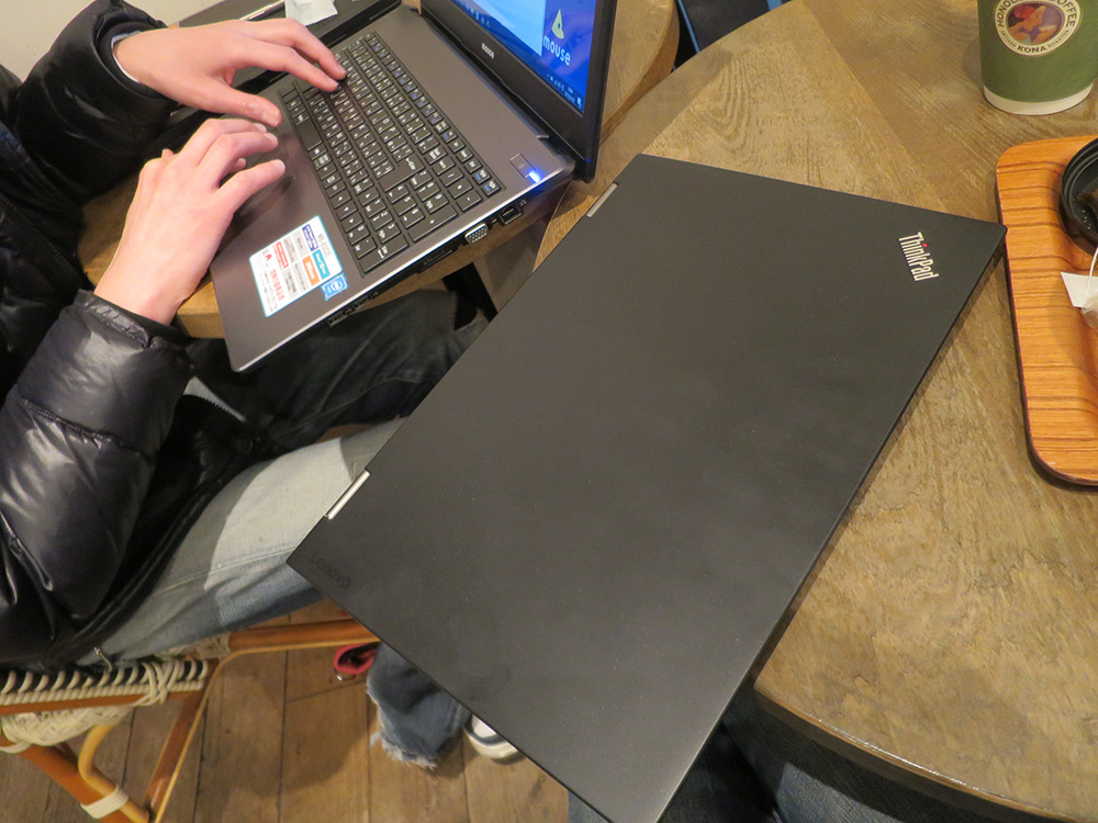 ThinkPad X1 Yogaとマウス m-Book MB-B502E