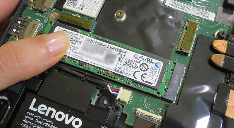 T460s SSDに触ってみると人肌程度の温度