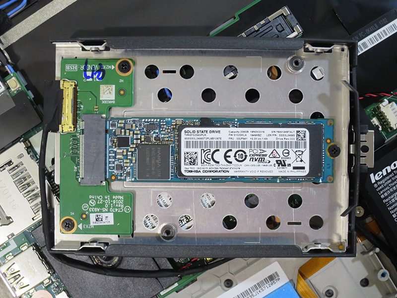 ThinkPad X270 PCIe NVMe 256GBには東芝製