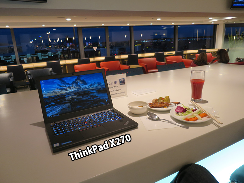 ThinkPad X270 出張前 空港ラウンジで一仕事