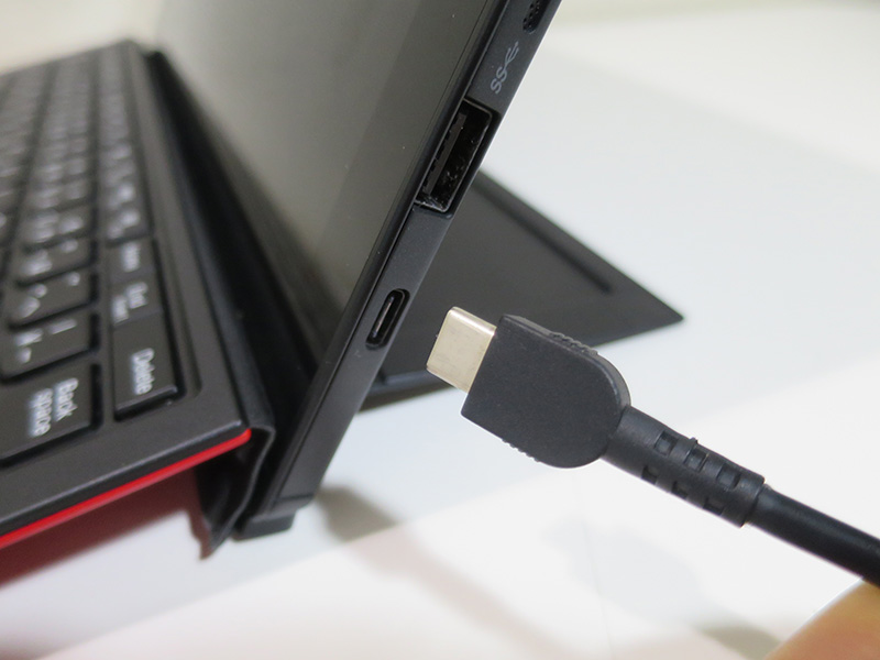 X1 Tablet USB Type Cの電源端子にドック接続