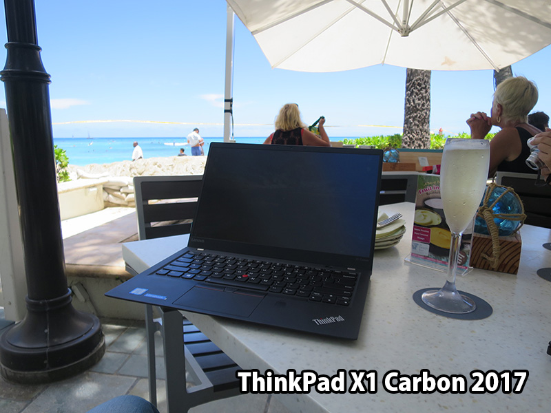Thinkpad X1 Carbon 2017 持ち運んでハワイモアナサーフライダーのビーチバーで乾杯