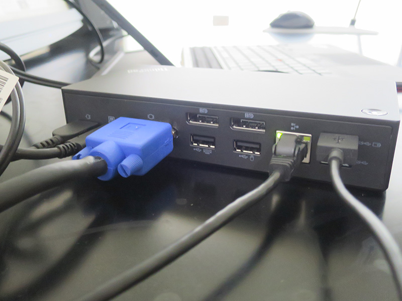 USB Type-Cドック HDMI端子はないので変換アダプターが必要