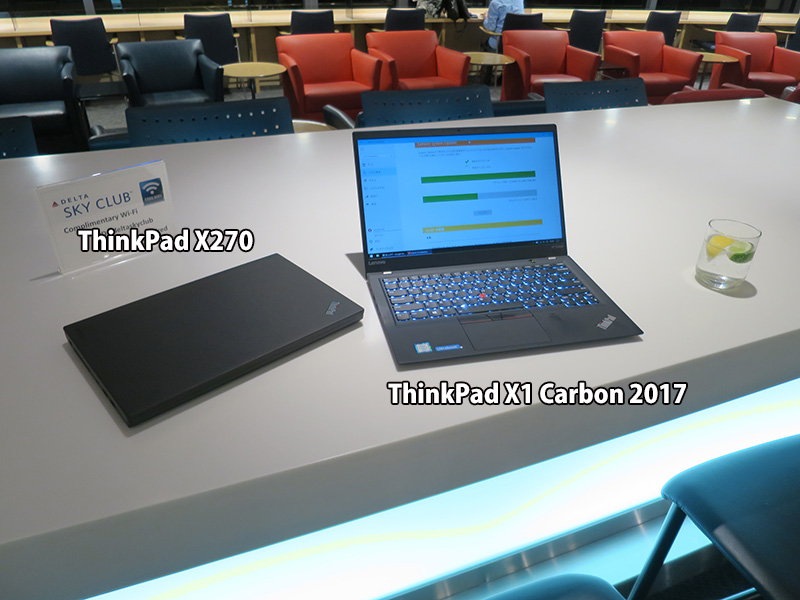空港ラウンジでThinkPad X1 Carbon 2017とX270