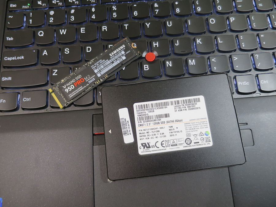 m.2 type 2280 PCIe NVMe SSDと2.5インチ SATA SSD