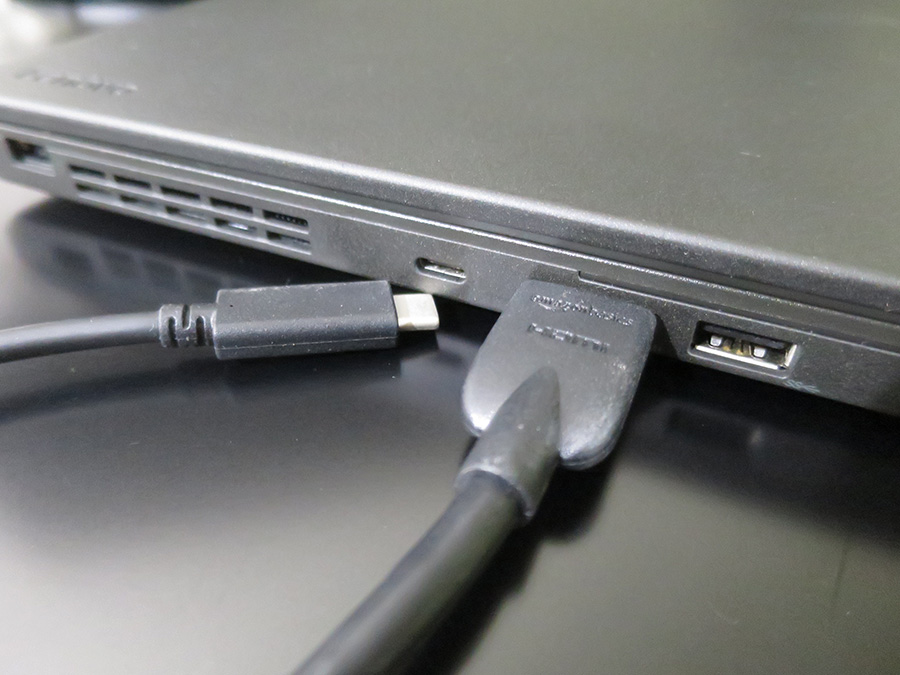 ThinkPad トリプルモニタは左側面2つの映像端子から