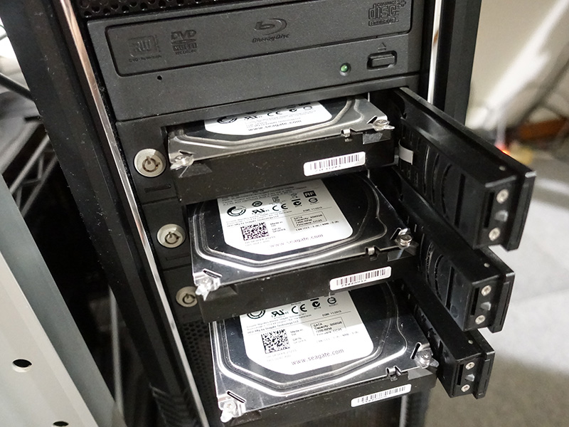 5インチベイ HDDケースをデスクトップPCに取り付けて内蔵HDDをすぐに交換