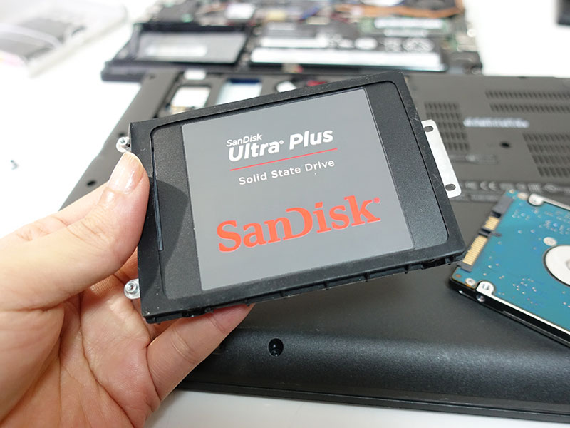 サンディスクの250GBSSDを ThinkPad E450に